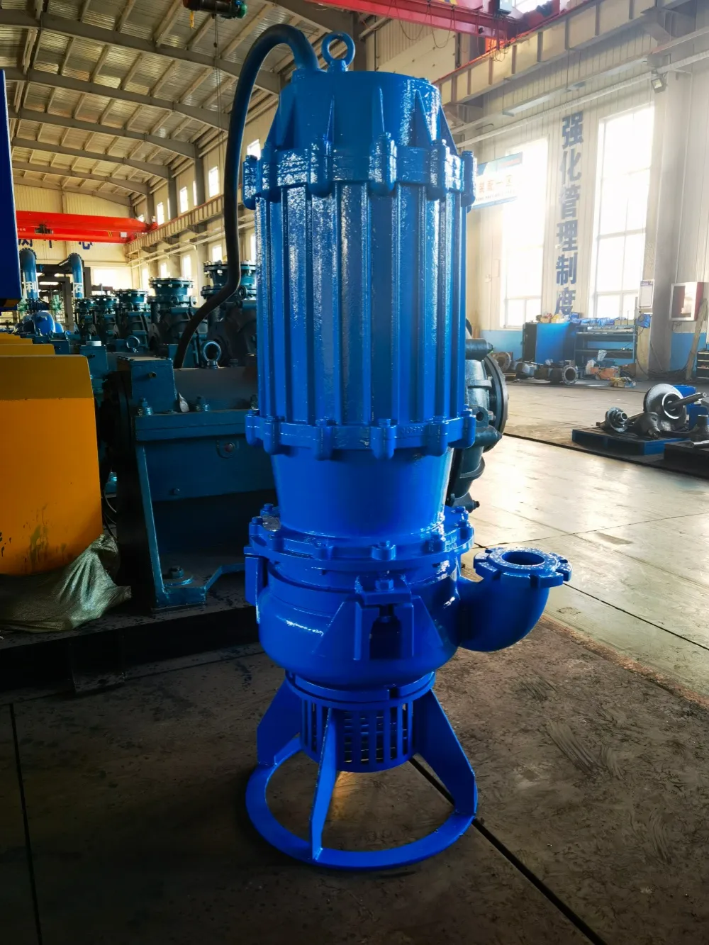 Submersible slurry pump for mine dewatering