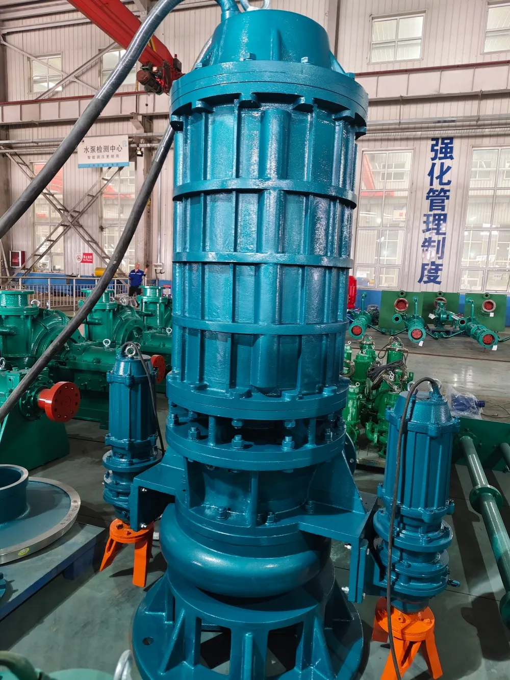 Submersible slurry pump for mine dewatering